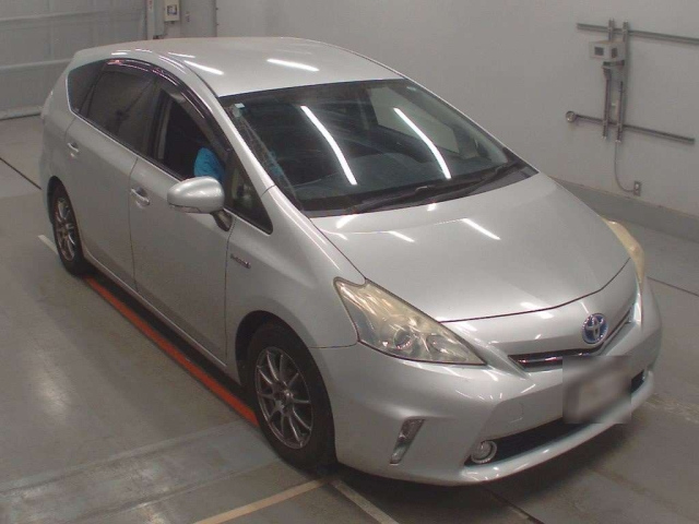 TOYOTA PRIUS ALPHA 2013