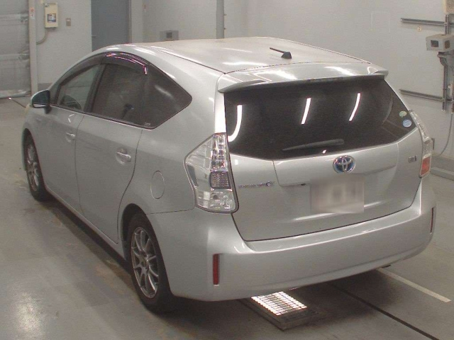 TOYOTA PRIUS ALPHA 2013