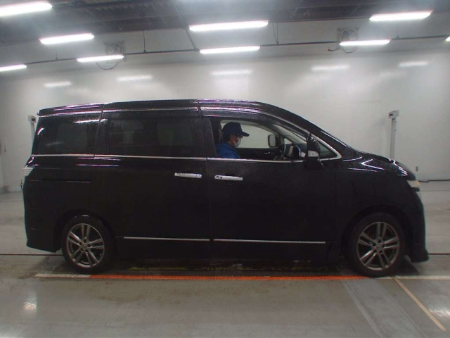 NISSAN ELGRAND 2013