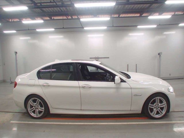 BMW 5 SERIES 2013