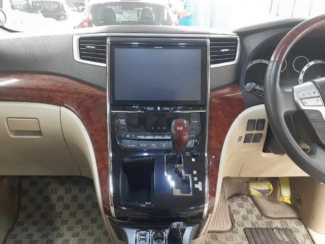 TOYOTA ALPHARD 2010