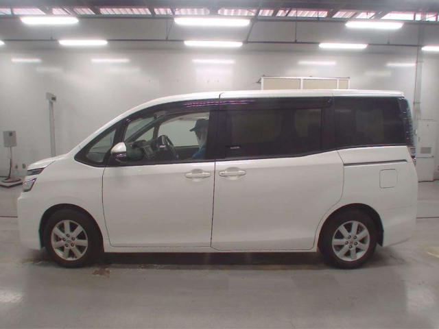 TOYOTA VOXY 2018