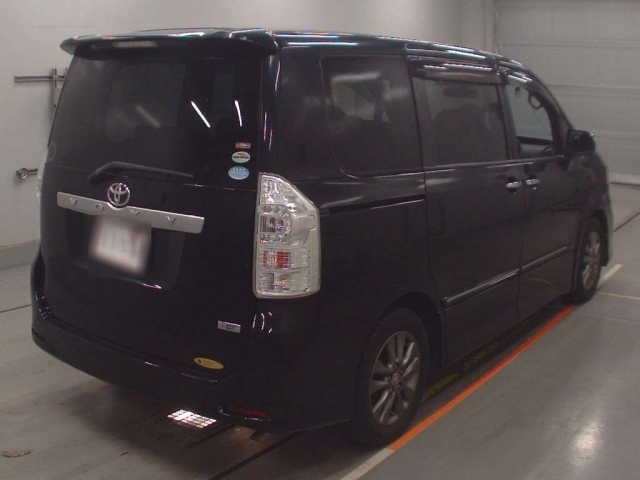TOYOTA VOXY 2011