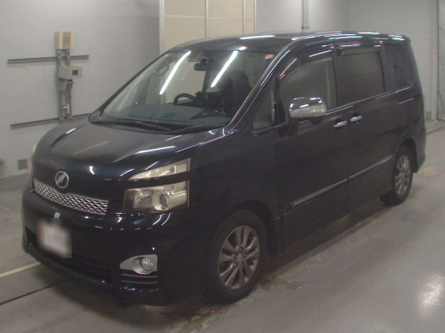 TOYOTA VOXY 2011