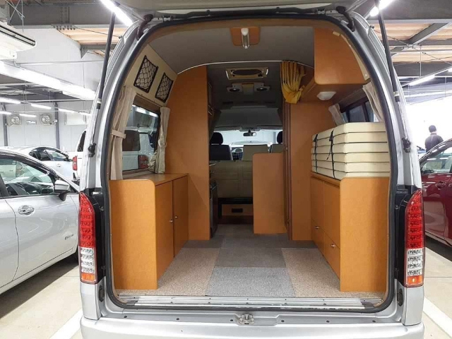 TOYOTA HIACE VAN 2009