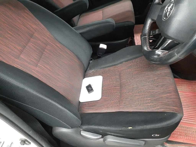 TOYOTA NOAH 2010