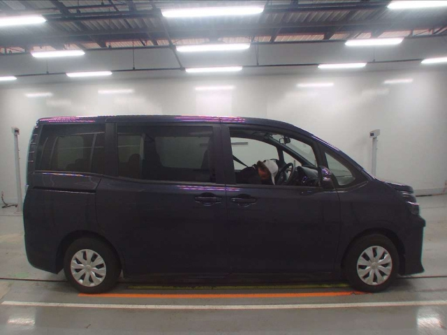 TOYOTA VOXY 2015