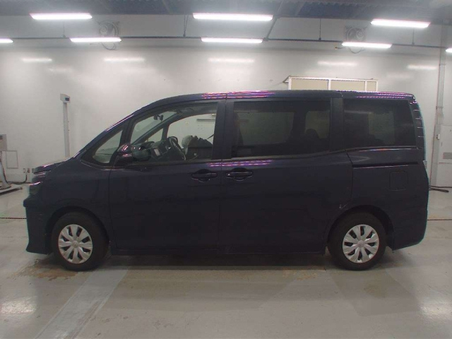 TOYOTA VOXY 2015