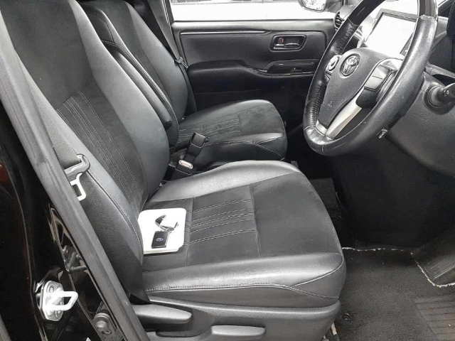 TOYOTA ESQUIRE 2019
