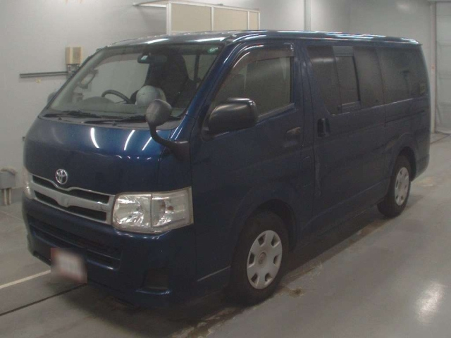 TOYOTA HIACE VAN 2013