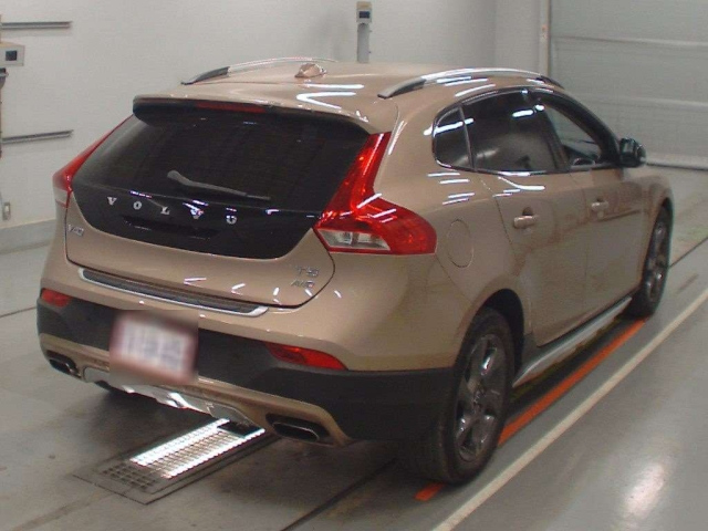 VOLVO V40 2013