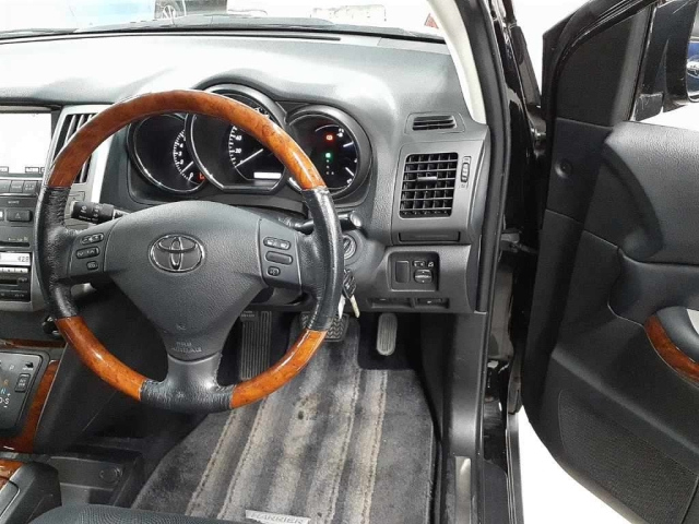 TOYOTA HARRIER 2011