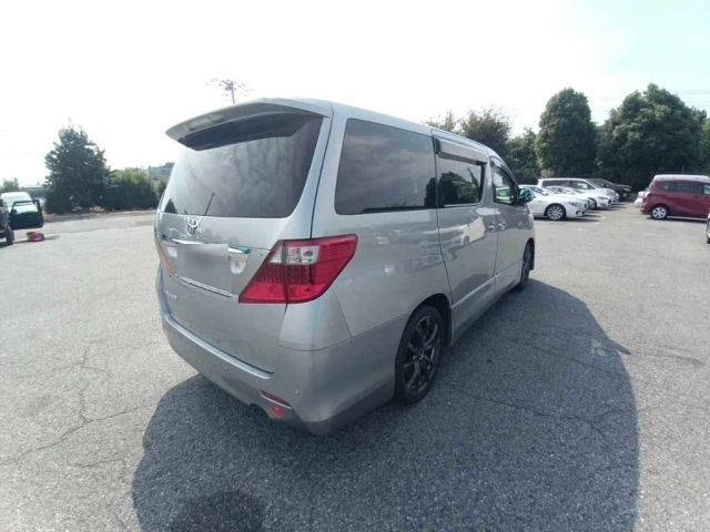 TOYOTA ALPHARD 2008