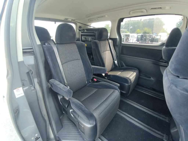 TOYOTA ALPHARD 2008