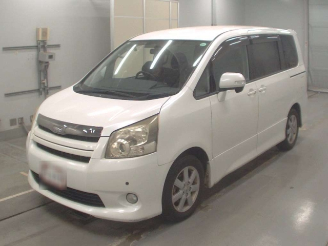 TOYOTA NOAH 2008