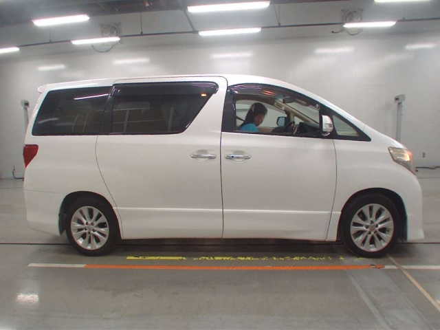 TOYOTA ALPHARD 2010