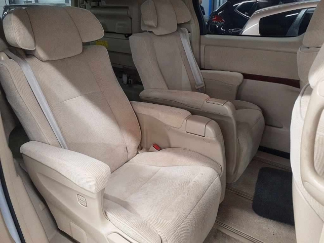 TOYOTA ALPHARD 2010