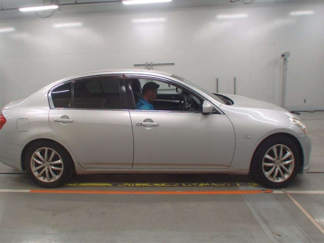 NISSAN SKYLINE 2009