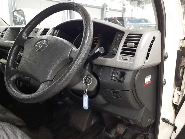 TOYOTA HIACE 2009