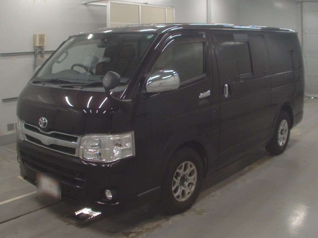 TOYOTA HIACE VAN 2013