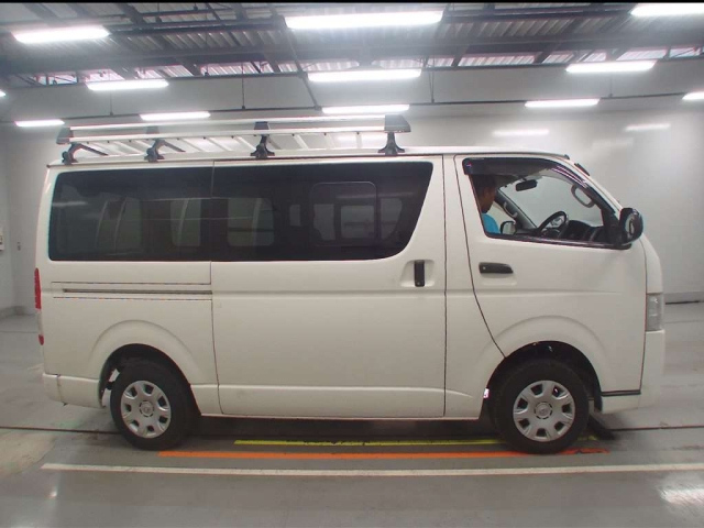 TOYOTA HIACE VAN 2014
