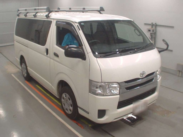 TOYOTA HIACE VAN 2014