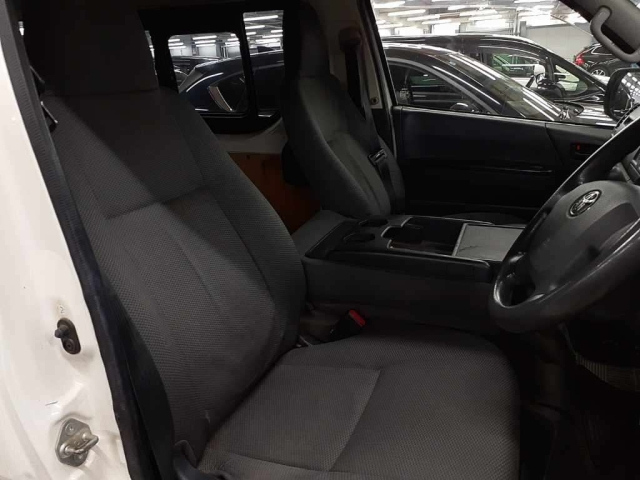 TOYOTA HIACE VAN 2014