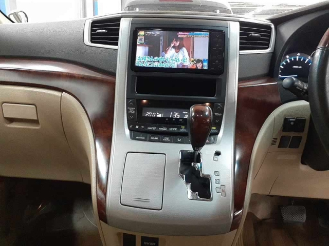 TOYOTA ALPHARD 2009