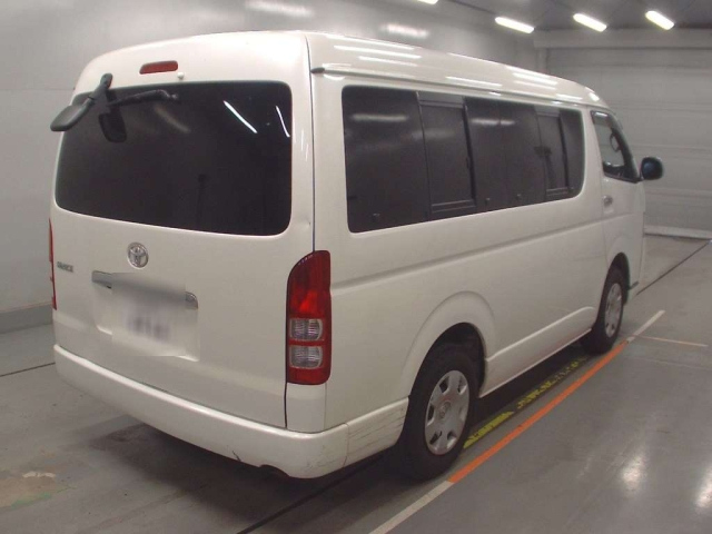 TOYOTA HIACE 2012