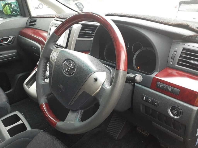 TOYOTA VELLFIRE 2008