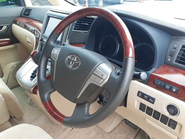 TOYOTA VELLFIRE 2009