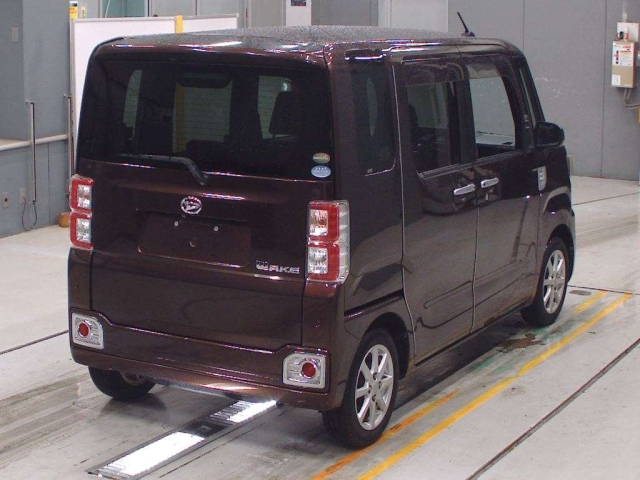 DAIHATSU WAKE 2016
