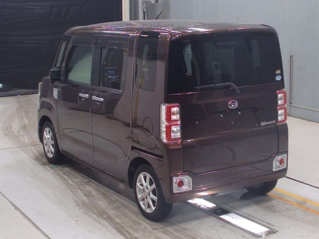 DAIHATSU WAKE 2016