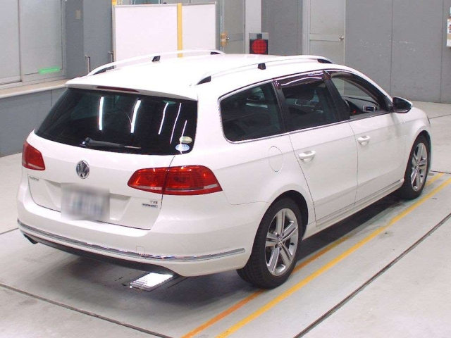 VOLKSWAGEN PASSAT VARIANT 2015