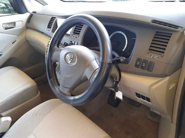 TOYOTA ISIS 2009