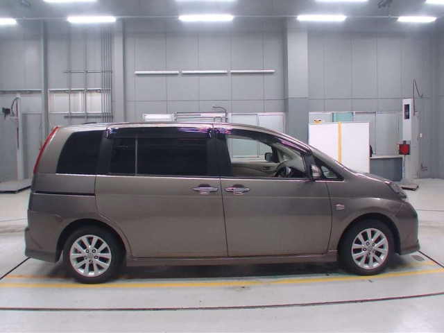 TOYOTA ISIS 2009