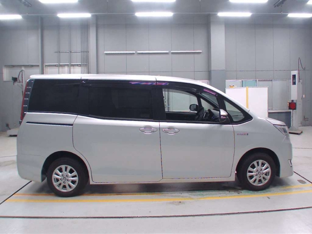 TOYOTA NOAH 2020
