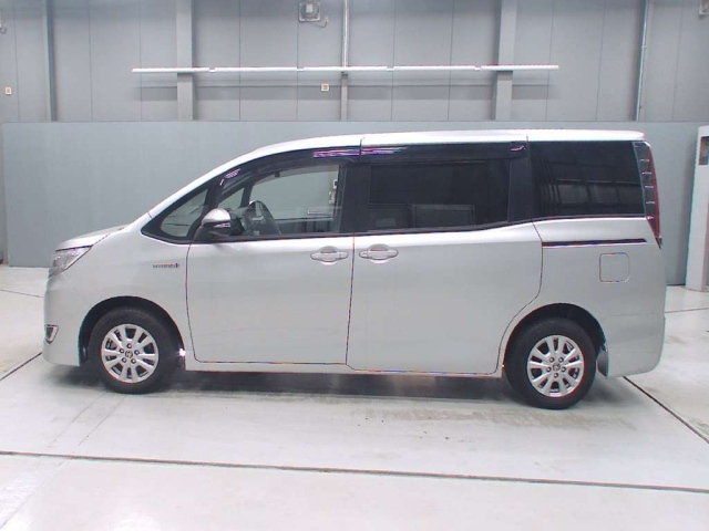 TOYOTA NOAH 2020