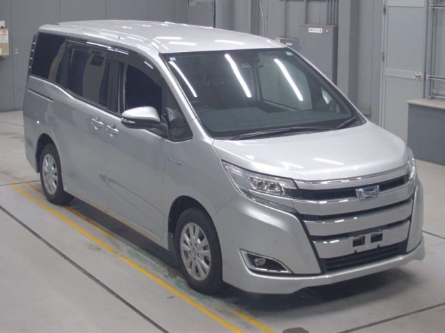 TOYOTA NOAH 2020