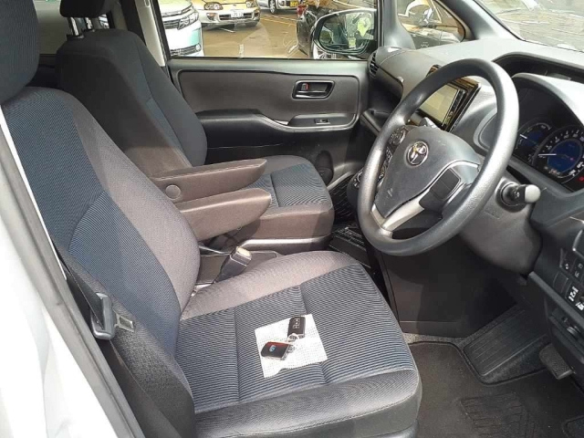 TOYOTA NOAH 2020