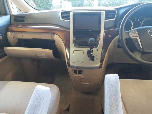 TOYOTA VELLFIRE 2008