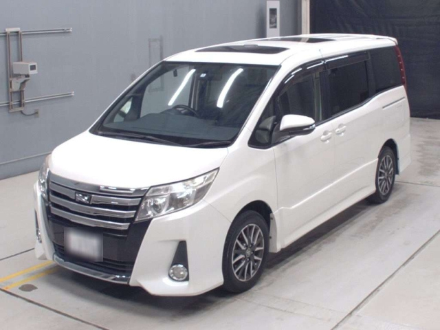 TOYOTA NOAH 2014