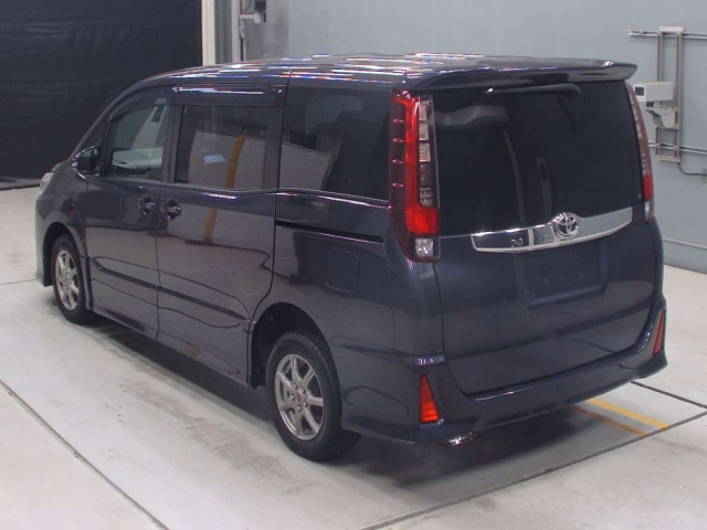 TOYOTA NOAH 2014