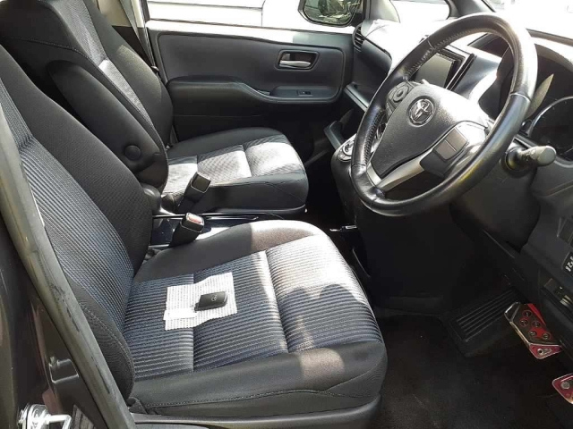 TOYOTA NOAH 2014