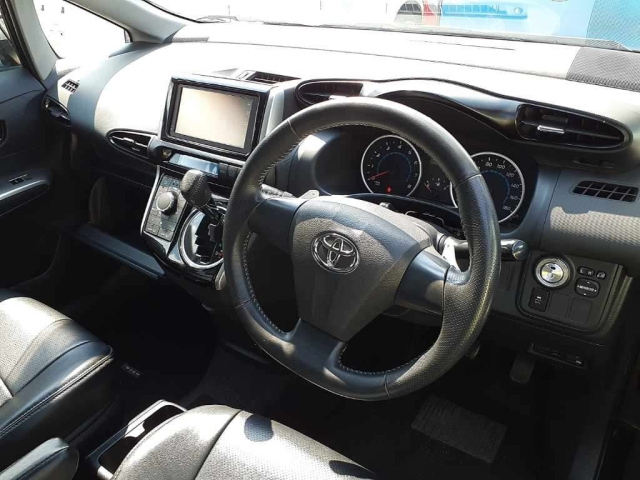 TOYOTA WISH 2011