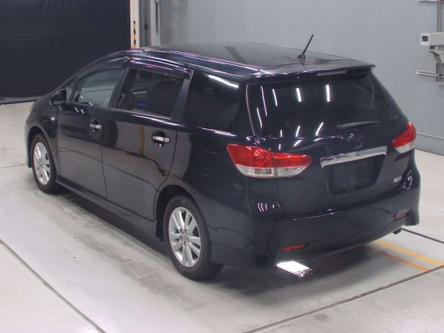 TOYOTA WISH 2011
