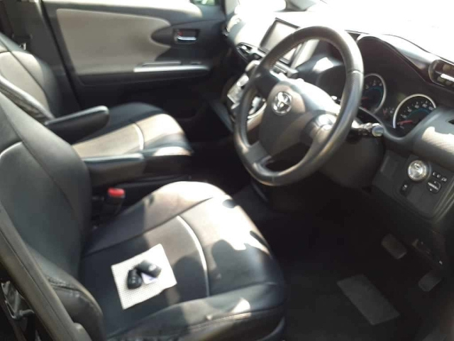 TOYOTA WISH 2011