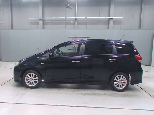 TOYOTA WISH 2011