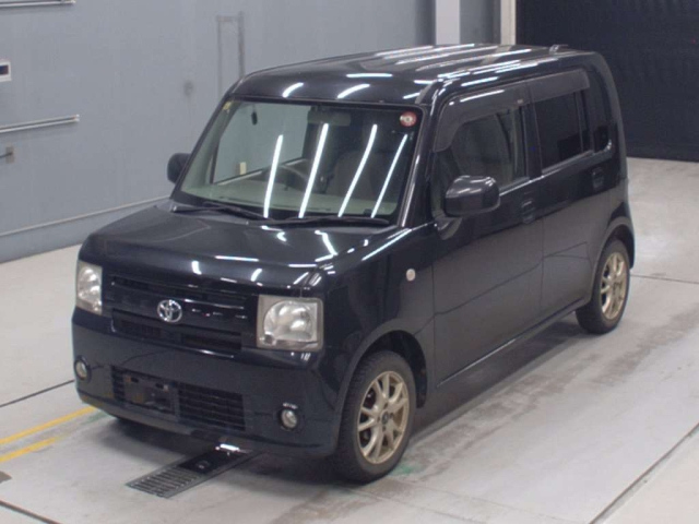TOYOTA PIXIS SPACE 2012