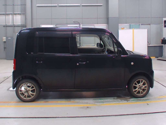 TOYOTA PIXIS SPACE 2012